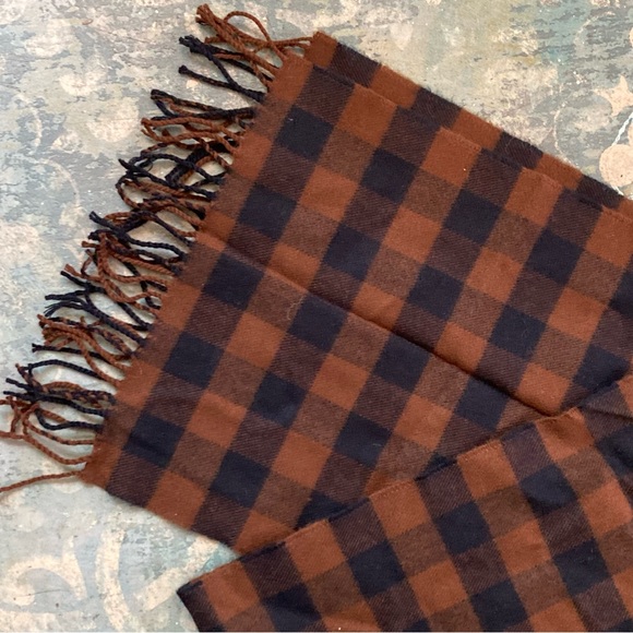 David & Young Softer Than Cashmere D&Y Brown Watch Plaid Scarf Excellent… - Picture 2 of 5